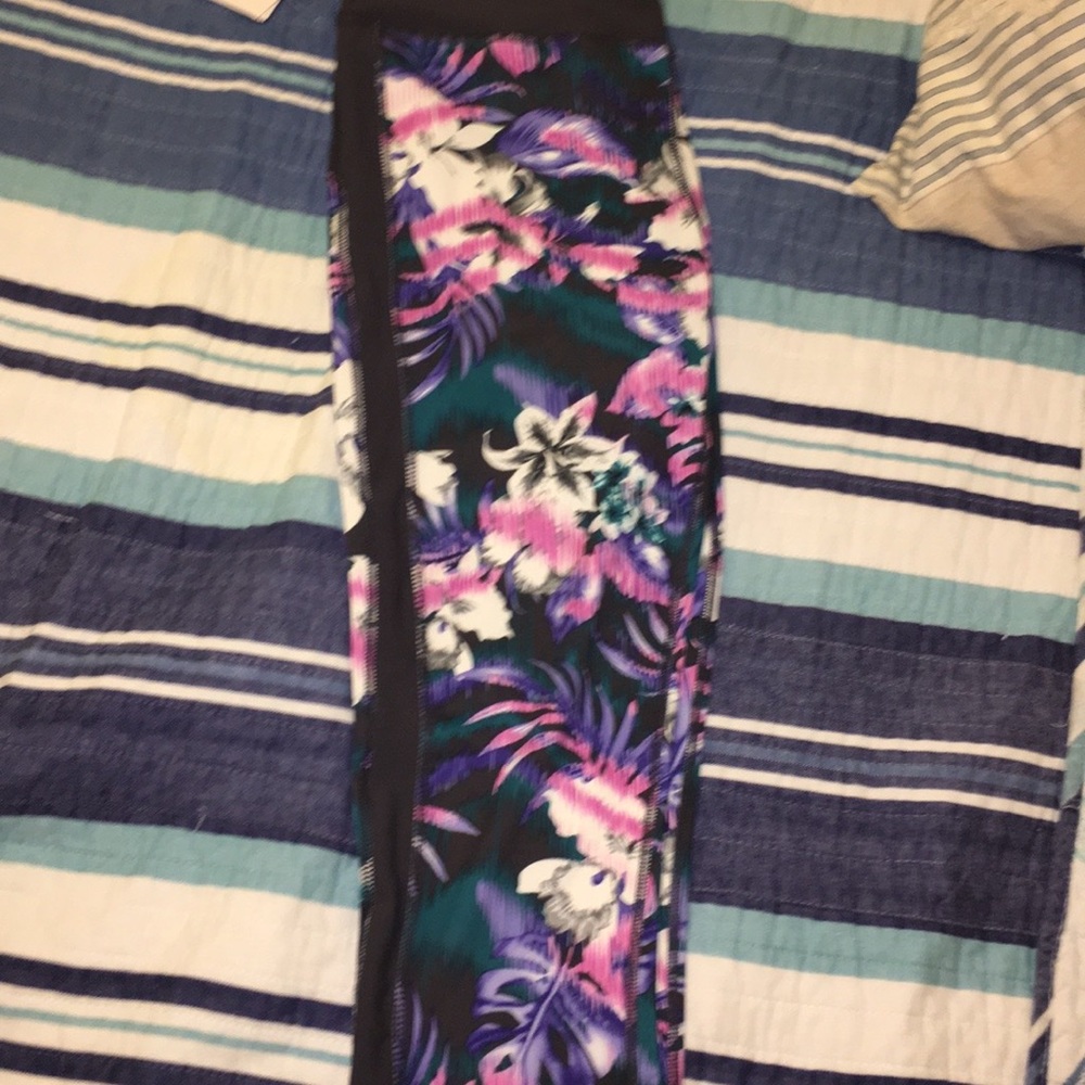 Workout capris - Picture 2 of 3